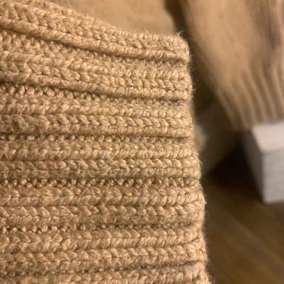 Ralph Lauren men’s medium nice heavy sweater. Tan